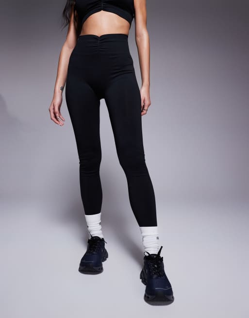 4505 – Nahtlose, vorne geraffte Sport-Leggings in Schwarz mit hohem Bund , 5 von 5