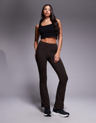 4505 - Nahtloses Active-Trägertop in Schwarz mit Rippenstruktur, eckigem Ausschnitt und Cropped-Länge