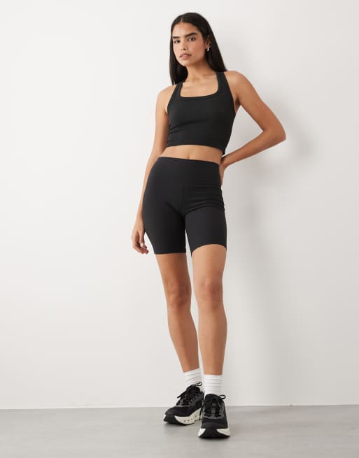 4505 – Nahtloses, geripptes Cropped-Trägertop in Schwarz mit U-Ausschnitt und Ringerrücken, 2 von 4