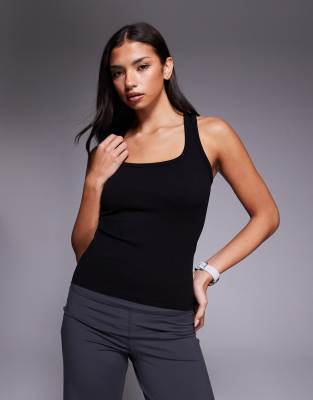 4505 - Nahtloses, geripptes Sport-Trägertop in Schwarz mit U-Ausschnitt und Racerback
