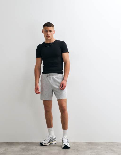 4505 – Nahtloses, körperbetontes Sport-T-Shirt in geripptem Schwarz, 2 von 5