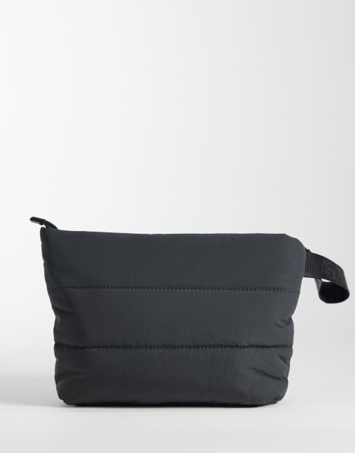4505 padded woven gym wash bag with key clip in smoke grey, 4 of 4