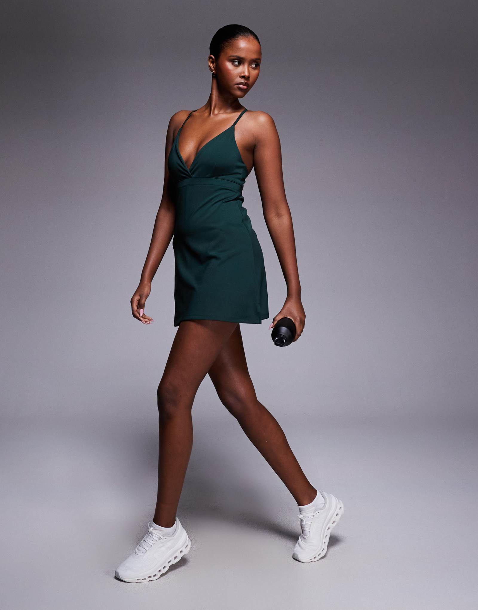 4505 Платье для активного тенниса Padel с нижними шортами из сосны