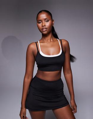 4505 - Padel - Doppellagiger Sport-BH in Schwarz und Weiß mit leichter Stützfunktion