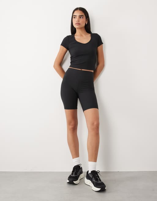 4505 – Performance – Svart, ribbad t-shirt med v-ringning, 2 av 4