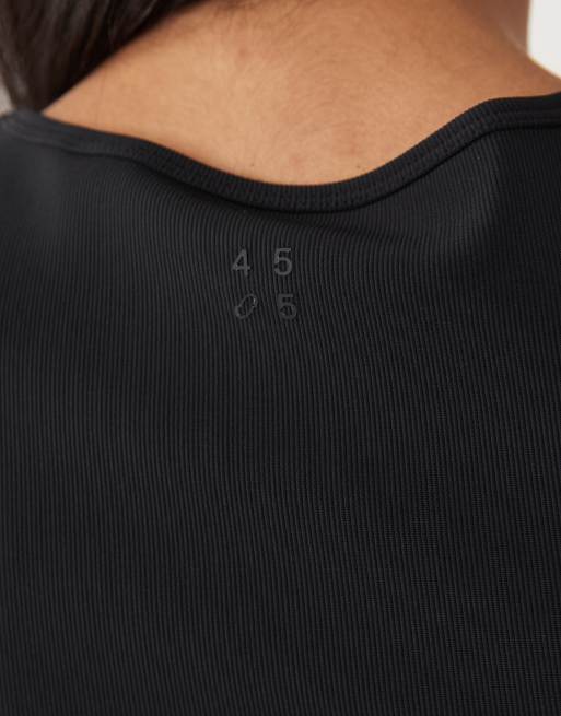 4505 – Performance – Svart, ribbad t-shirt med v-ringning, 3 av 4