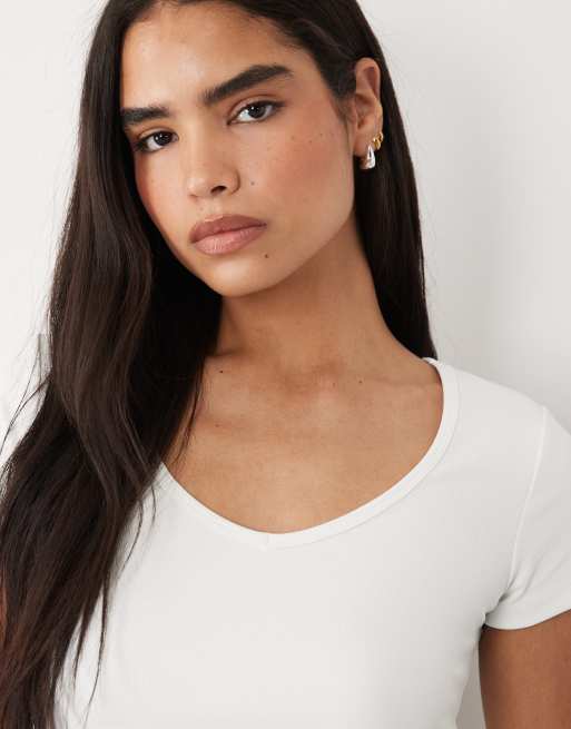 4505 – Performance – Vit, ribbad, liten t-shirt med v-ringning, 4 av 4