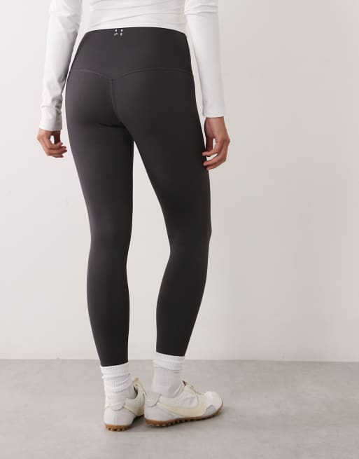 4505 Petite Icon active vormende legging met hoge taille en binnenzak in antracietgrijs, 4 van 5