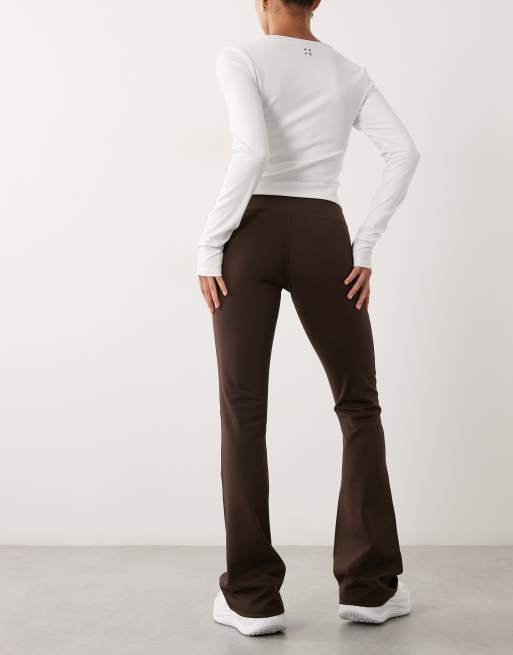 4505 Petite – Icon – Bruna, mjuka yogaleggings med hög midja och utsvängd design, 2 av 5