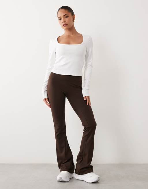 4505 Petite – Icon – Bruna, mjuka yogaleggings med hög midja och utsvängd design, 3 av 5