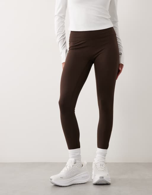 4505 Petite – Icon – Chokladbruna, mjuka yogaleggings med hög midja, 3 av 5