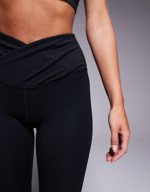 4505 Petite - Icon - Legging de yoga doux au toucher coupe ajustée puis évasée à taille croisée - Noir, 3 de 5