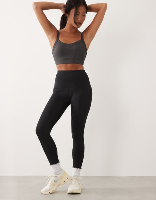 4505 Petite – Icon – Svarta gymleggings med formande design baktill, hög midja och innerficka, 2 av 5