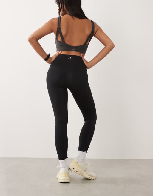 4505 Petite – Icon – Svarta gymleggings med formande design baktill, hög midja och innerficka, 3 av 5