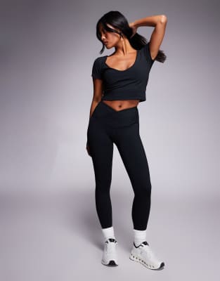 4505 Petite - Icon - Weiche Yoga-Leggings in Schwarz mit Wickelbund