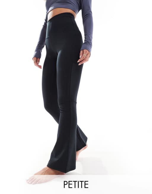 4505 - Petite - Icon - Zachte smalle kick flare-legging in zwart 