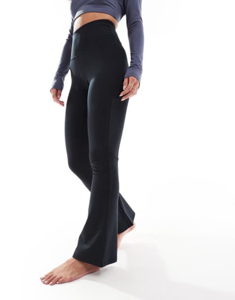 4505 Petite - Icon - Zachte, smalle kickflare yogalegging met hoge taille in zwart - view 1
