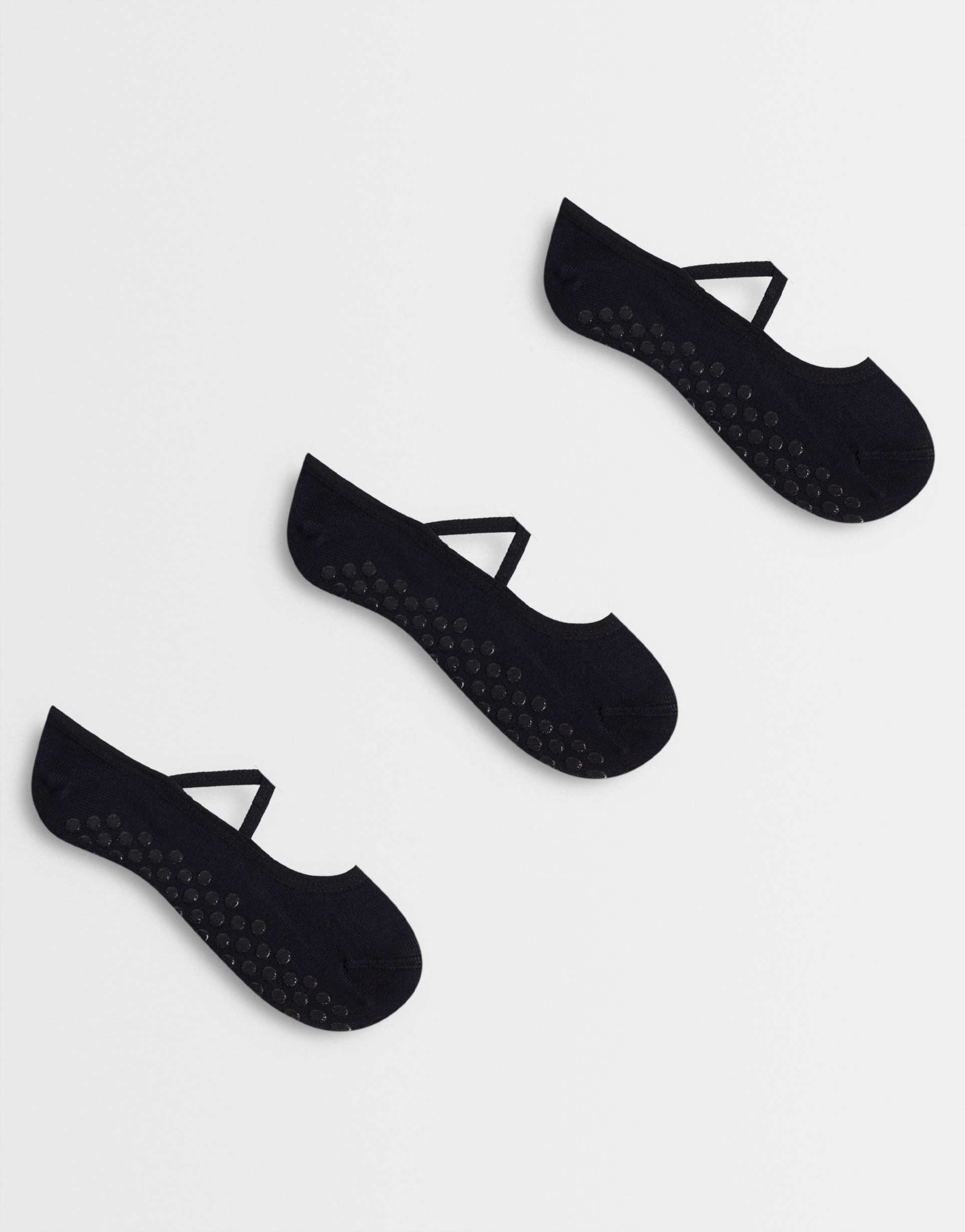 4505 pilates 3 pack non slip grip socks with elastic straps in black