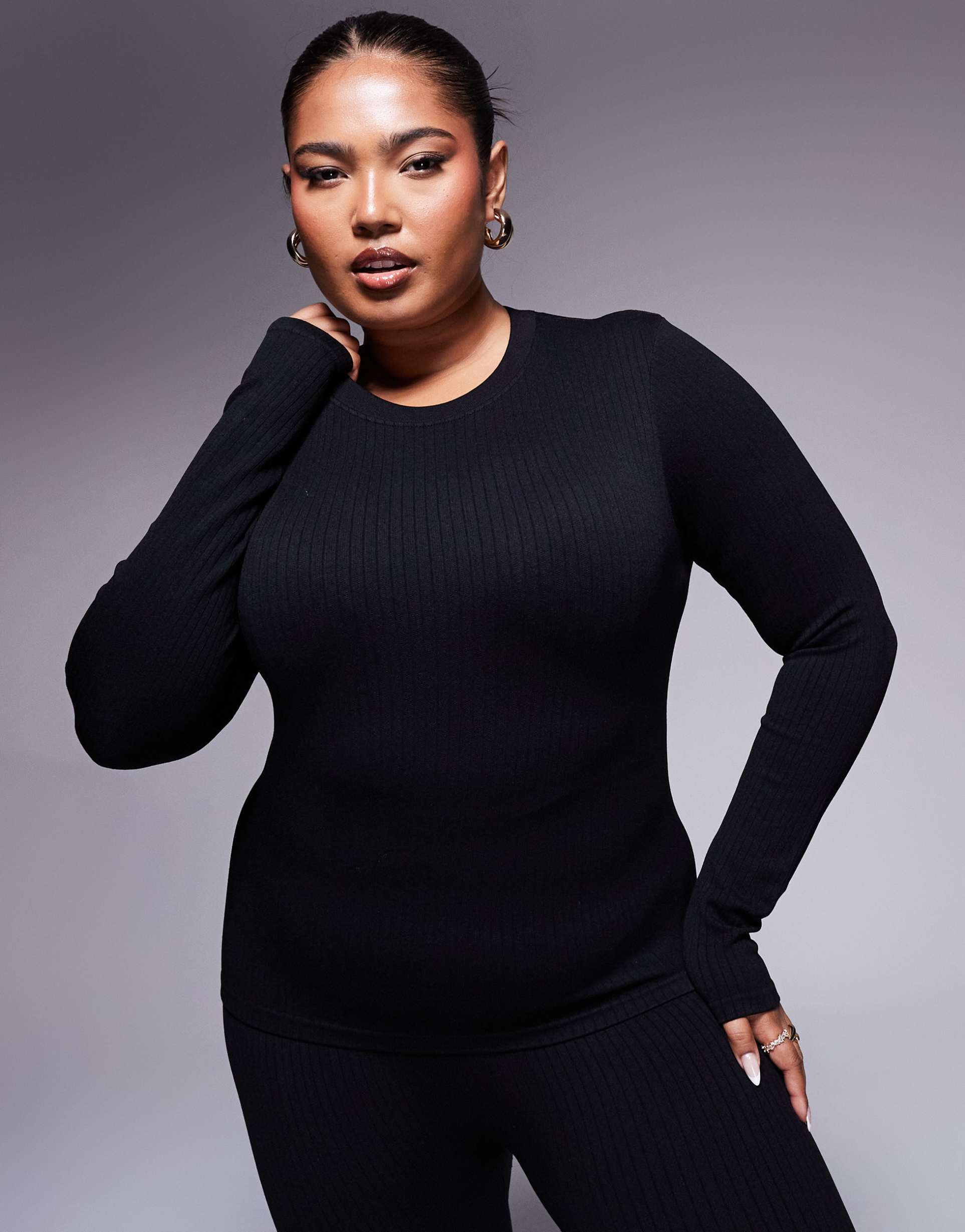 4505 plus ski seamless thermal base layer crew neck top in black