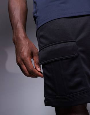 4505 Poly Tricot Training Cargo Shorts In Black