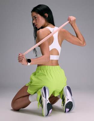 4505 Premium high impact zip front running sports bra with adjustable straps and reflective detail in white white 9690₽