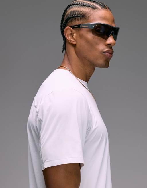 4505 - Premium - Hvid hurtigttørrende løbe-T-shirt med limede sømme og mesh-panel, 2 af 5