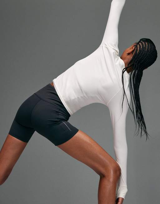 4505 Premium lightweight ultrasoft seamless running long sleeve t-shirt in cloud white, 4 of 4