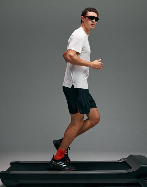 4505 Premium quick dry running t-shirt with bonded seams and mesh panel in cloud white, 2 of 5