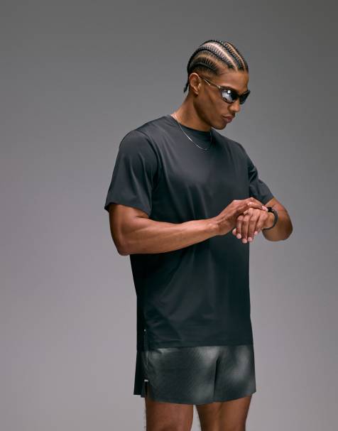 4505 Premium quick dry running t-shirt with bonded seams and mesh panel in void black