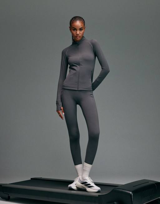 4505 Premium reflective high waist running legging with phone pockets and bonded seams in turbulence grey, 2 of 5