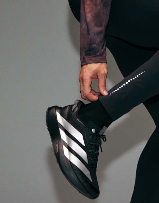 4505 Premium – Reflektierende Laufleggings in Void Schwarz mit Handytasche und verstärktem Saum, 3 von 5