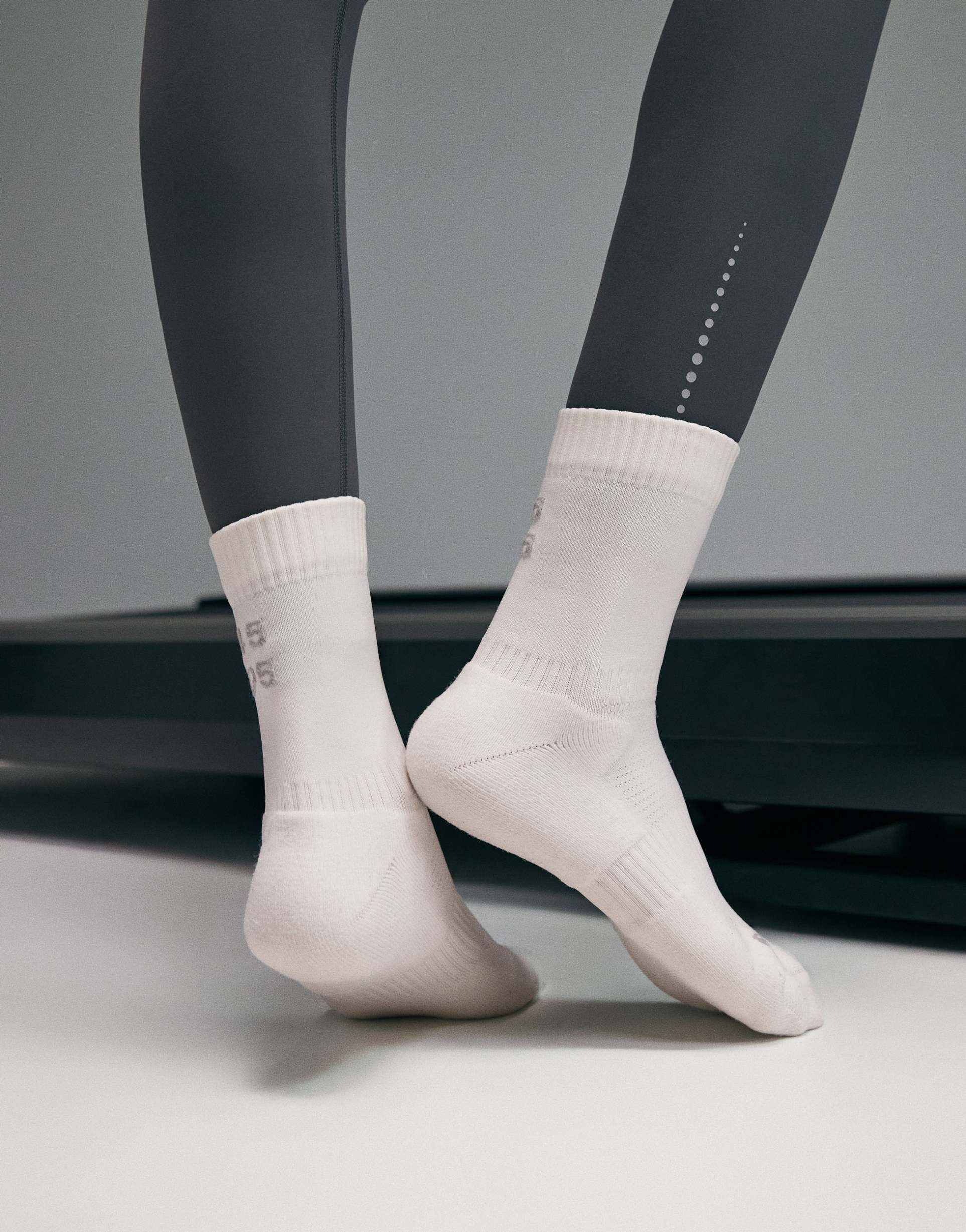 4505 premium running socks 2 pack with arch support and antibacterial finish in cloud white