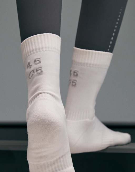4505 Premium running socks 2 pack with arch support and antibacterial finish in cloud white, 2 of 3