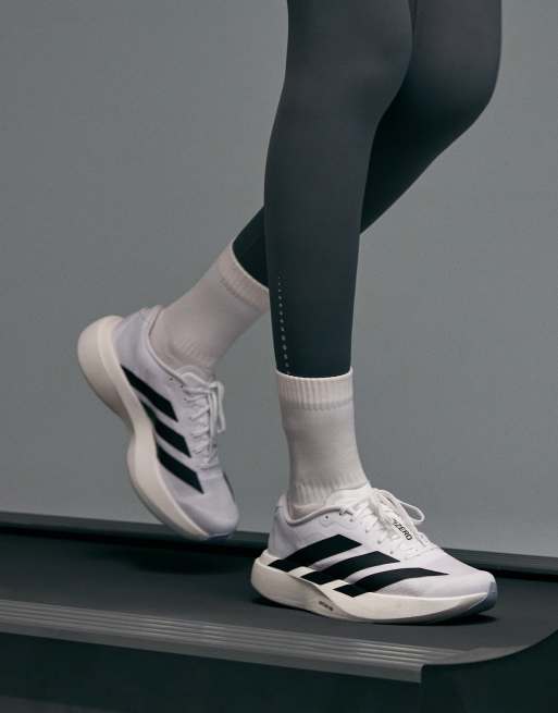 4505 Premium running socks 2 pack with arch support and antibacterial finish in cloud white, 3 of 3