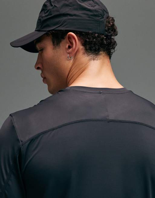 4505 - Premium - Sort hurtigttørrende løbe-T-shirt med limede sømme og mesh-panel, 2 af 5
