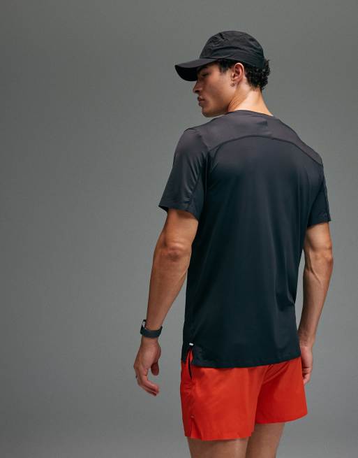 4505 - Premium - Sort hurtigttørrende løbe-T-shirt med limede sømme og mesh-panel, 5 af 5