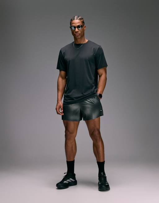4505 - Premium - Sort hurtigttørrende løbe-T-shirt med limede sømme og mesh-panel, 2 af 5