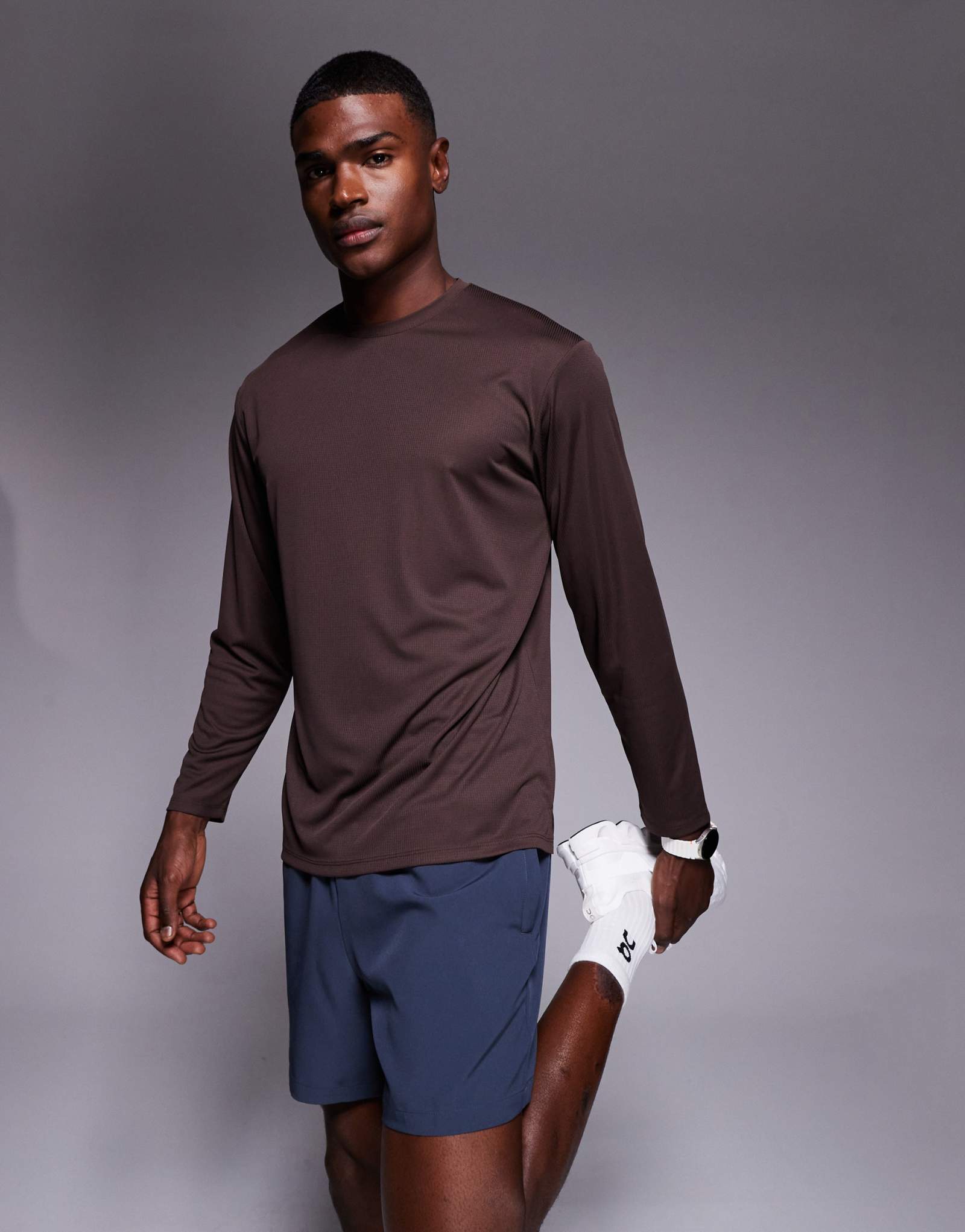 4505 быстросохнущая сетчатая футболка свободного кроя с длинным рукавом для бега цвета изюма