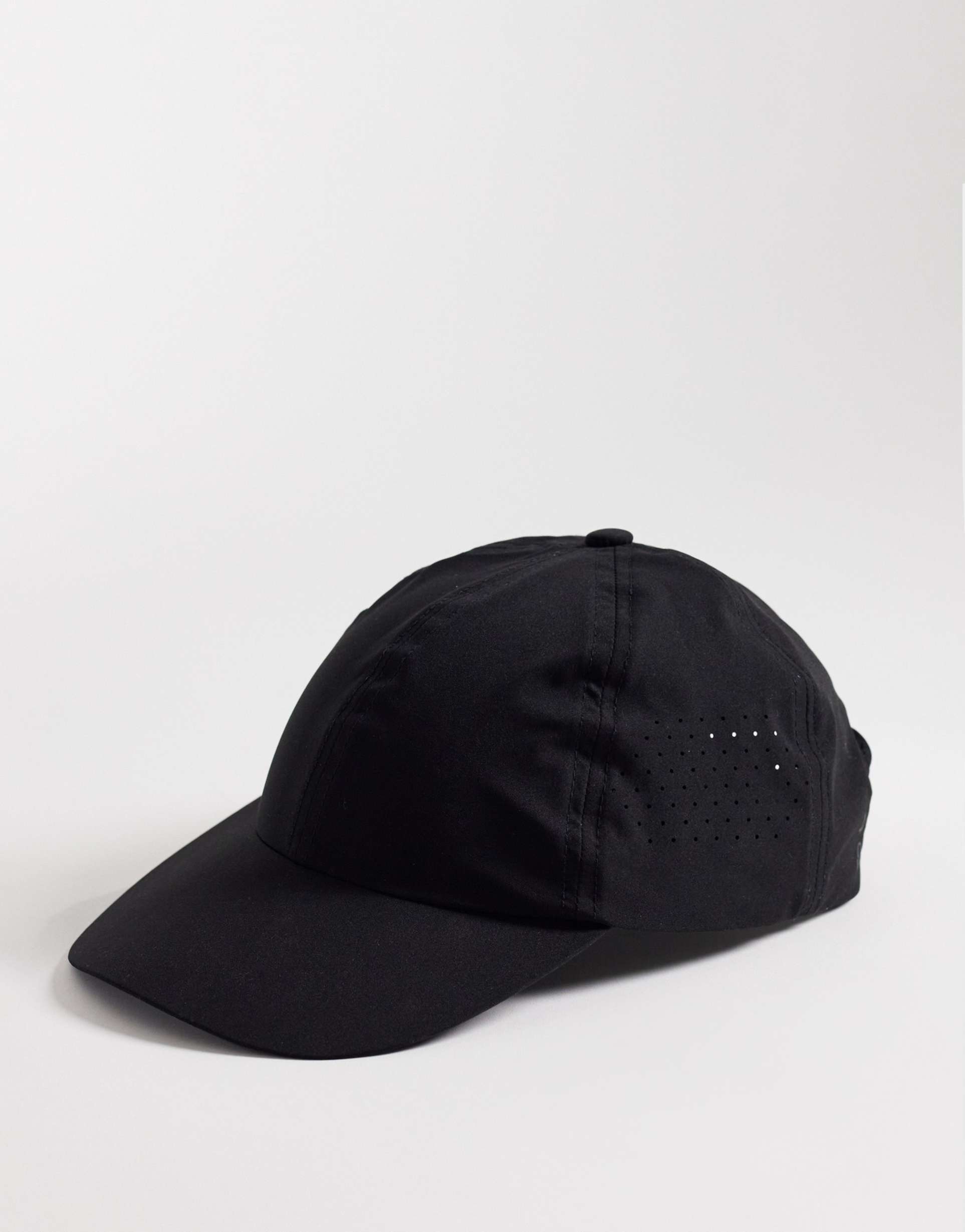 4505 quick dry performance adjustable running cap in black