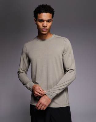 4505 Quick Dry Performance Jersey Long Sleeve Training Top In Neutral