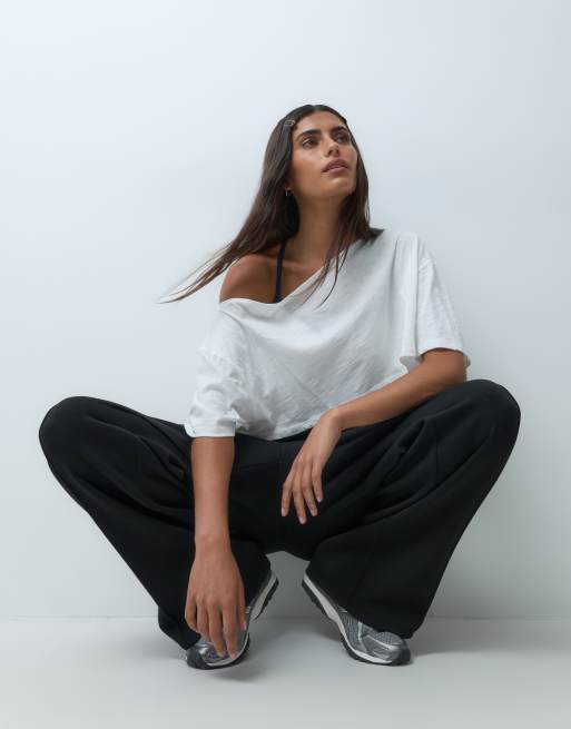 4505 quick dry T-shirt i bomulds-slub med offshoulder og cropped pasform i råhvid, 3 af 5