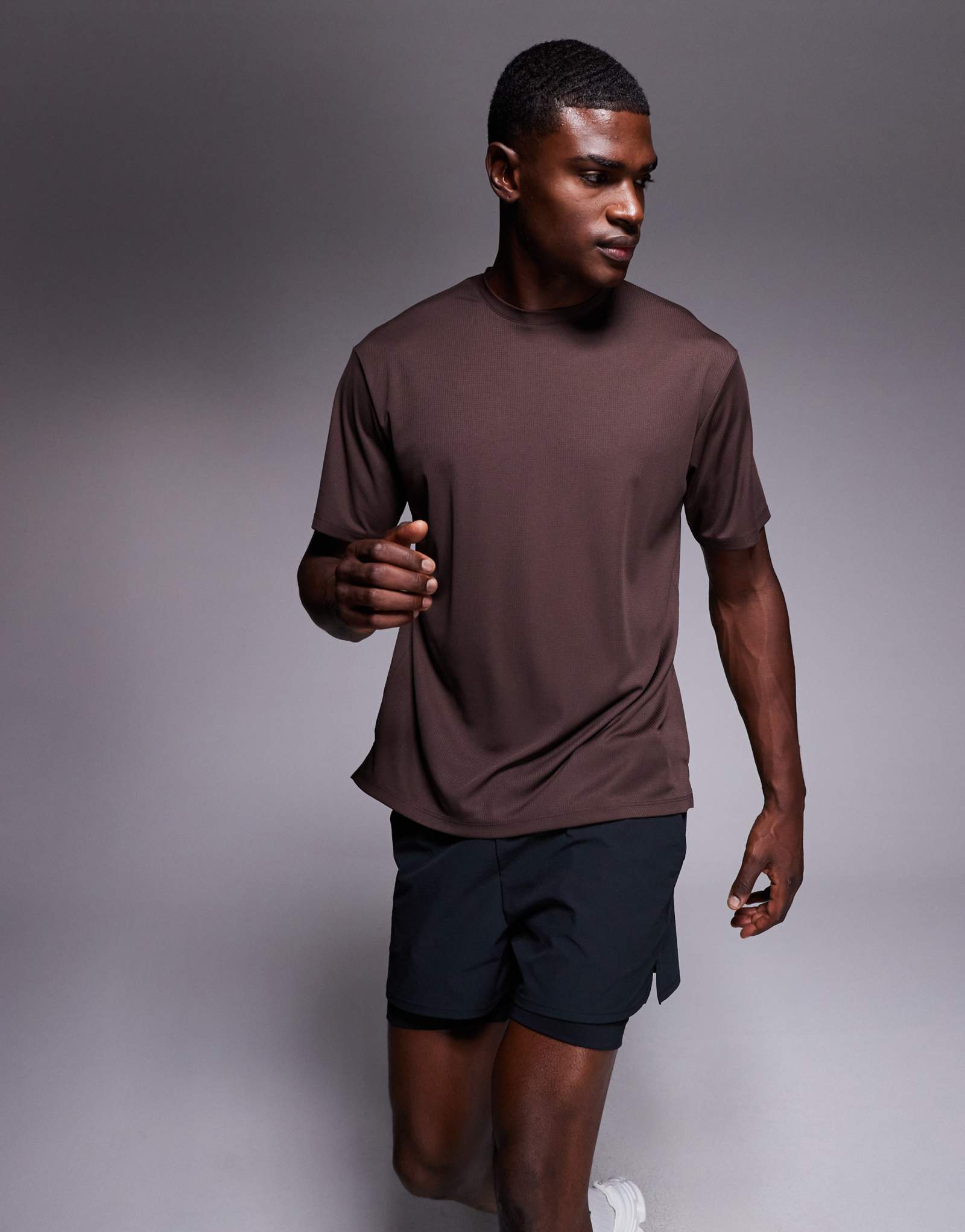 4505 быстросохнущая футболка для бега из технической сетки свободного кроя цвета изюма