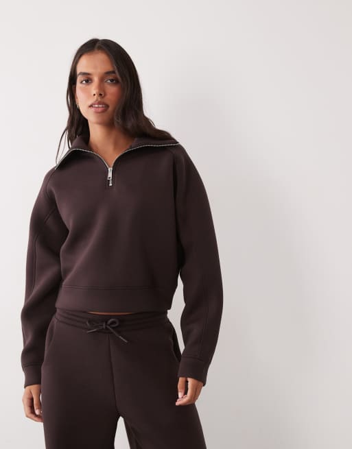 4505 – Rest Day – Czekoladowobrązowy dres z materiału w stylu scuba, 3 z 3