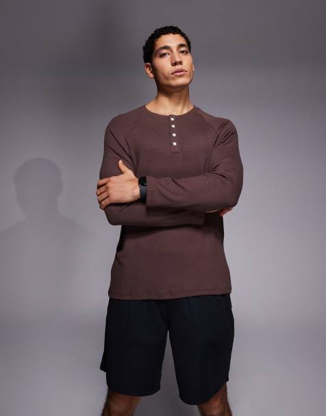 4505 – Rest Day – Brun, ultramjuk, ribbad t-shirt av modal i henleystil med smal passform och långa ärmar - view 1