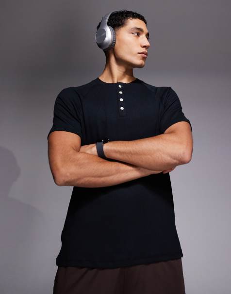 4505 – Rest Day – Czarny dopasowany T-shirt z bardzo miękkiego prążkowanego modalu z raglanowymi rękawami i dekoltem henley - view 1