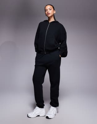 4505 Rest Day Heavyweight 420gsm Cotton Low Rise Cuffed Jogger In Black