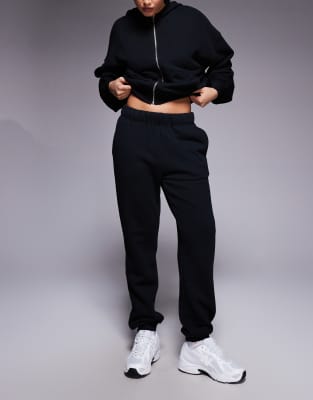 4505 Rest Day Heavyweight 420gsm Cotton Low Rise Cuffed Jogger In Black