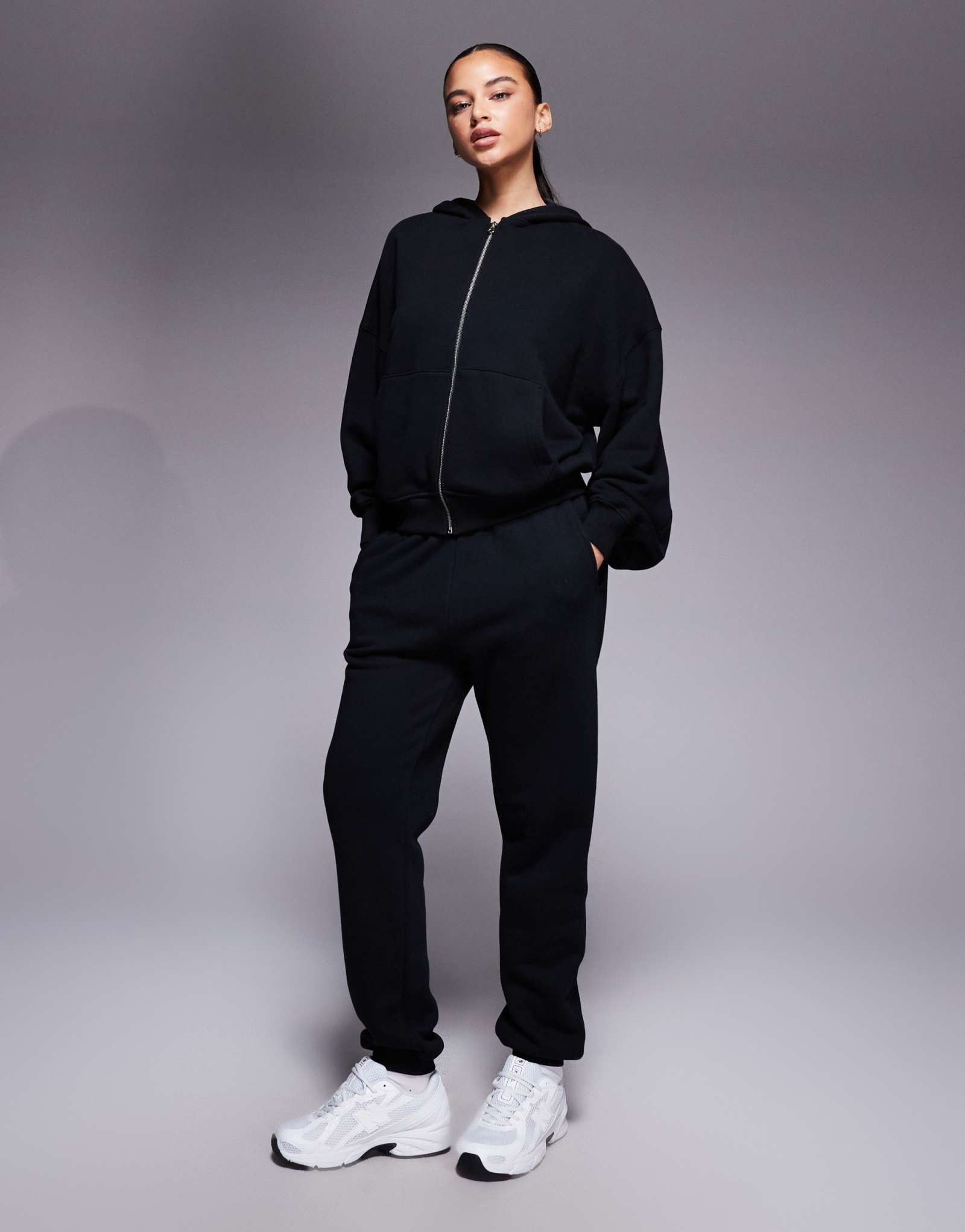 4505 Тренировочные брюки с низкой посадкой и манжетами из хлопка плотностью 420 г/см, черные, постиранные