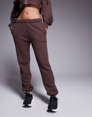 4505 Rest Day Heavyweight 420gsm Cotton Low Rise Cuffed Sweatpants In Brown