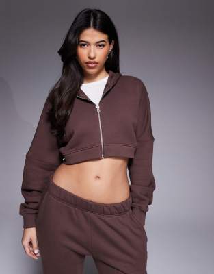 4505 - Rest Day - Kapuzenpullover aus 420 g/m² schwerer Baumwolle in verwaschenem French-Roast-Braun mit extremer Croppe...